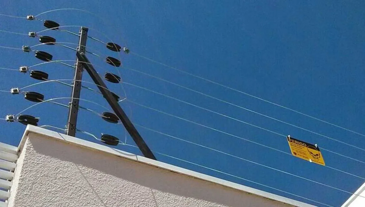 Cerca elétrica de proteção perimetral para muros residenciais e comerciais